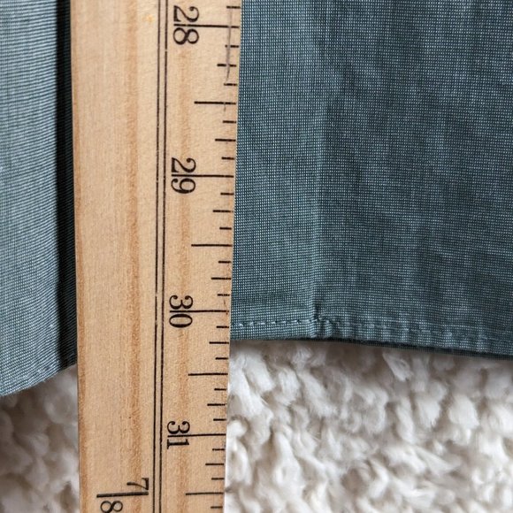 Van Heusen* Men's Long Sleeve Button Down Curved Hem Chest Pocket Shirt~ Large - Picture 9 of 10